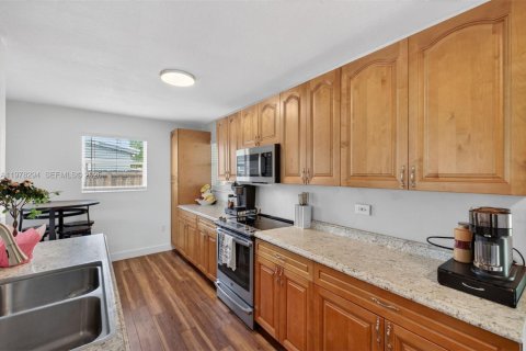 Villa ou maison à vendre à Hollywood, Floride: 3 chambres, 85.47 m2 № 2049613 - photo 20