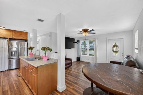 Villa ou maison à vendre à Hollywood, Floride: 3 chambres, 85.47 m2 № 2049613 - photo 21