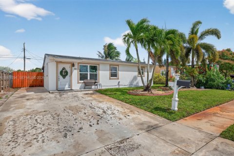 Villa ou maison à vendre à Hollywood, Floride: 3 chambres, 85.47 m2 № 2049613 - photo 8