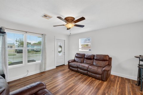 Villa ou maison à vendre à Hollywood, Floride: 3 chambres, 85.47 m2 № 2049613 - photo 12