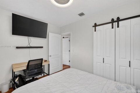 Villa ou maison à vendre à Hollywood, Floride: 3 chambres, 85.47 m2 № 2049613 - photo 29