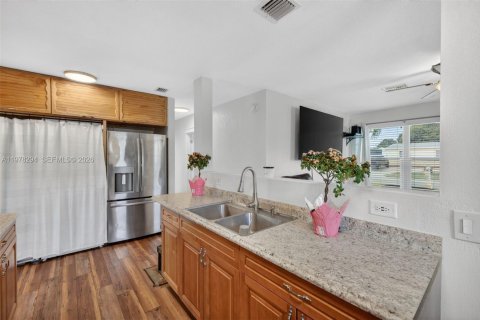 Villa ou maison à vendre à Hollywood, Floride: 3 chambres, 85.47 m2 № 2049613 - photo 17