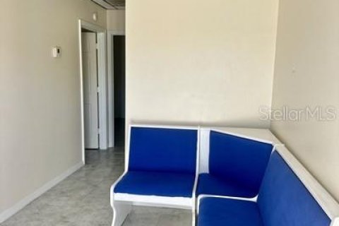 Снять в аренду коммерческую недвижимость в Нью-Порт-Ричи, Флорида № 1724778 - фото 3