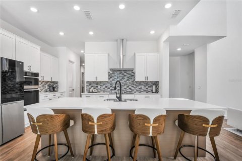 House in Winter Garden, Florida 5 bedrooms, 349.96 sq.m. № 1846881 - photo 9