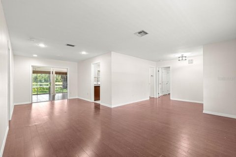Casa en venta en Eustis, Florida, 3 dormitorios, 238.02 m2 № 1918680 - foto 12