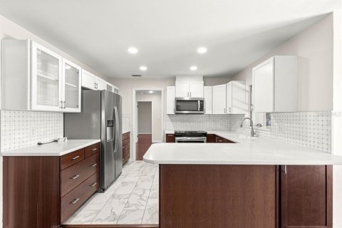 Casa en venta en Eustis, Florida, 3 dormitorios, 238.02 m2 № 1918680 - foto 18