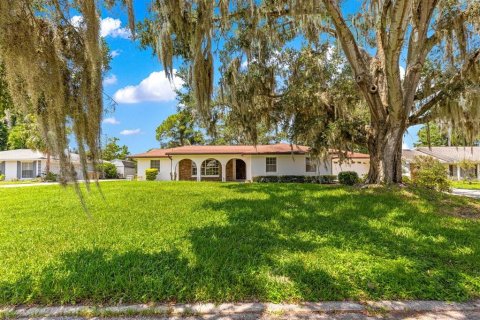 Casa en venta en Eustis, Florida, 3 dormitorios, 238.02 m2 № 1918680 - foto 3
