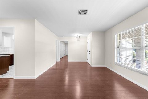 Casa en venta en Eustis, Florida, 3 dormitorios, 238.02 m2 № 1918680 - foto 11