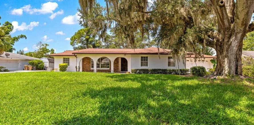 Casa en Eustis, Florida 3 dormitorios, 238.02 m2 № 1918680