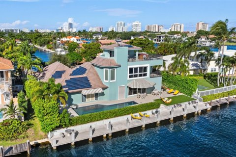 House in Fort Lauderdale, Florida 4 bedrooms, 537.35 sq.m. № 2082128 - photo 3
