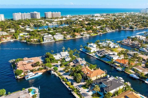 House in Fort Lauderdale, Florida 4 bedrooms, 537.35 sq.m. № 2082128 - photo 6