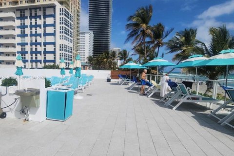 Copropriété à vendre à Hallandale Beach, Floride: 1 chambre, 52.95 m2 № 2431391 - photo 13