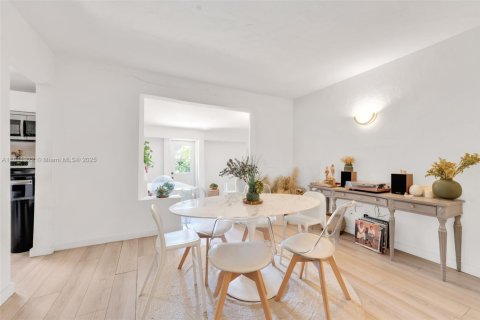 Купить виллу или дом в Майами-Бич, Флорида 3 спальни, 137.87м2, № 1782079 - фото 8