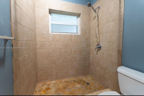 Снять в аренду виллу или дом в Майами, Флорида 4 спальни, 120.4м2, № 1922688 - фото 17