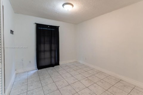 Снять в аренду виллу или дом в Майами, Флорида 4 спальни, 120.4м2, № 1922688 - фото 15