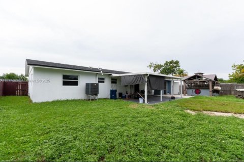 Снять в аренду виллу или дом в Майами, Флорида 4 спальни, 120.4м2, № 1922688 - фото 22