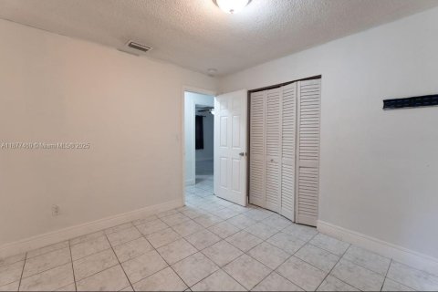 Снять в аренду виллу или дом в Майами, Флорида 4 спальни, 120.4м2, № 1922688 - фото 14