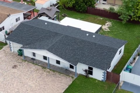 Снять в аренду виллу или дом в Майами, Флорида 4 спальни, 120.4м2, № 1922688 - фото 3