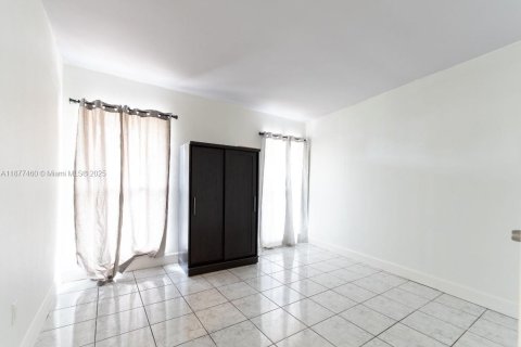 Снять в аренду виллу или дом в Майами, Флорида 4 спальни, 120.4м2, № 1922688 - фото 19