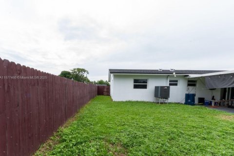 Снять в аренду виллу или дом в Майами, Флорида 4 спальни, 120.4м2, № 1922688 - фото 23