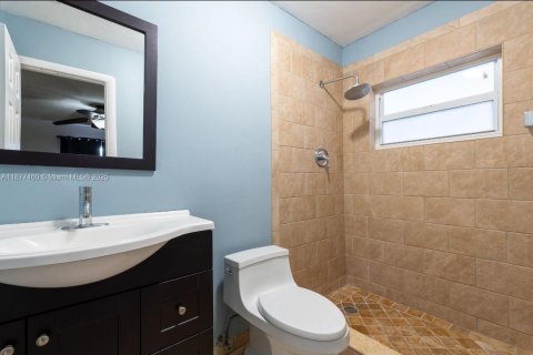 Снять в аренду виллу или дом в Майами, Флорида 4 спальни, 120.4м2, № 1922688 - фото 13