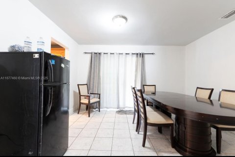 Снять в аренду виллу или дом в Майами, Флорида 4 спальни, 120.4м2, № 1922688 - фото 21