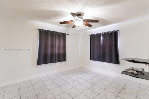 Снять в аренду виллу или дом в Майами, Флорида 4 спальни, 120.4м2, № 1922688 - фото 12