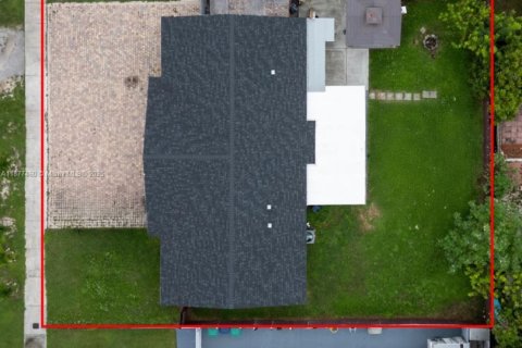 Снять в аренду виллу или дом в Майами, Флорида 4 спальни, 120.4м2, № 1922688 - фото 4