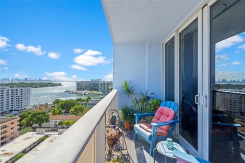 Снять в аренду кондоминиум в Майами-Бич, Флорида 2 спальни, 119.57м2, № 1989780 - фото 28