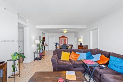 Снять в аренду кондоминиум в Майами-Бич, Флорида 2 спальни, 119.57м2, № 1989780 - фото 23