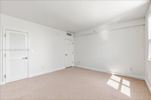 Снять в аренду кондоминиум в Майами-Бич, Флорида 2 спальни, 119.57м2, № 1989780 - фото 12