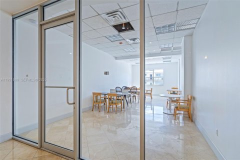 Снять в аренду кондоминиум в Майами-Бич, Флорида 2 спальни, 119.57м2, № 1989780 - фото 9