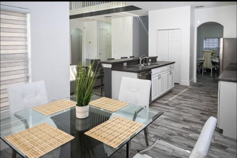 Casa en alquiler en Kissimmee, Florida, 5 dormitorios, 244.89 m2 № 1918201 - foto 4