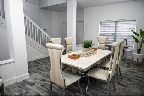 Casa en alquiler en Kissimmee, Florida, 5 dormitorios, 244.89 m2 № 1918201 - foto 8