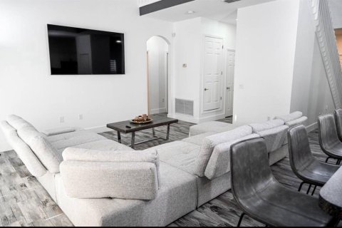 Casa en alquiler en Kissimmee, Florida, 5 dormitorios, 244.89 m2 № 1918201 - foto 6