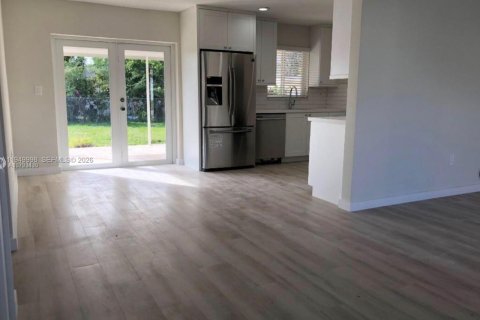 Снять в аренду виллу или дом в Майами, Флорида 3 спальни, 114.08м2, № 2005625 - фото 8