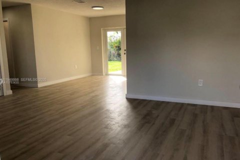 Снять в аренду виллу или дом в Майами, Флорида 3 спальни, 114.08м2, № 2005625 - фото 3