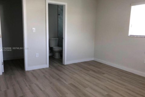 Снять в аренду виллу или дом в Майами, Флорида 3 спальни, 114.08м2, № 2005625 - фото 4