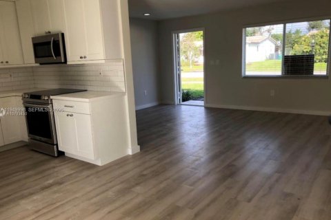 Снять в аренду виллу или дом в Майами, Флорида 3 спальни, 114.08м2, № 2005625 - фото 9