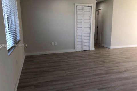 Снять в аренду виллу или дом в Майами, Флорида 3 спальни, 114.08м2, № 2005625 - фото 2