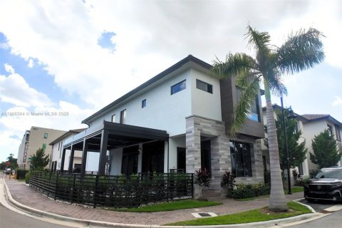 Casa en Doral, Florida 4 dormitorios, 209.68 m2 № 2017039