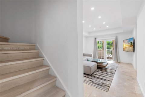 Condo in Miami Beach, Florida, 3 bedrooms  № 1811404 - photo 27