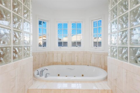 Condo in Miami Beach, Florida, 3 bedrooms  № 1811404 - photo 20