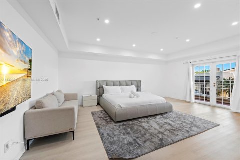 Condo in Miami Beach, Florida, 3 bedrooms  № 1811404 - photo 12
