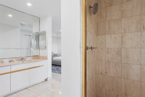 Condo in Miami Beach, Florida, 3 bedrooms  № 1811404 - photo 19