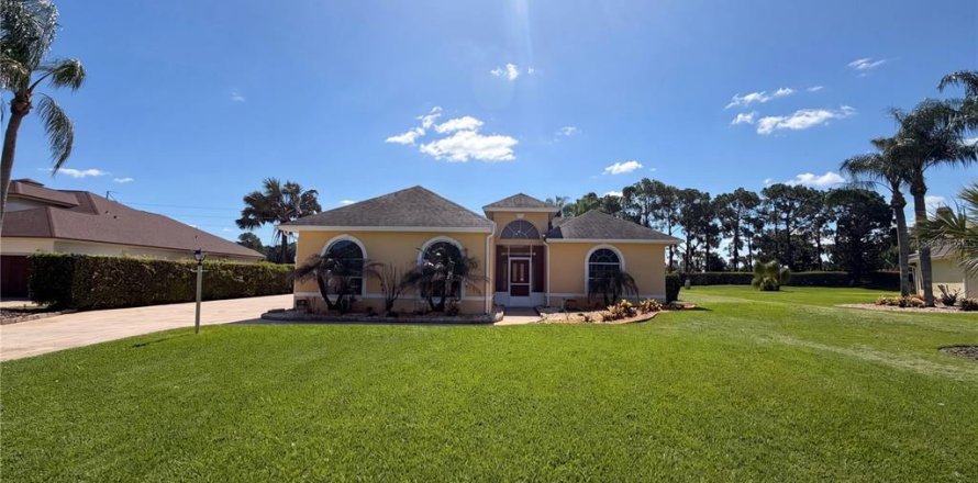 House in Sebring, Florida 3 bedrooms, 192.31 sq.m. № 2207856