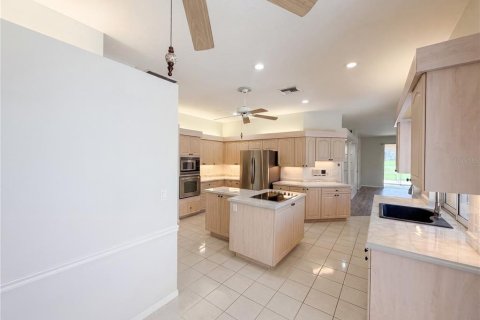 House in Sebring, Florida 3 bedrooms, 192.31 sq.m. № 2207856 - photo 11