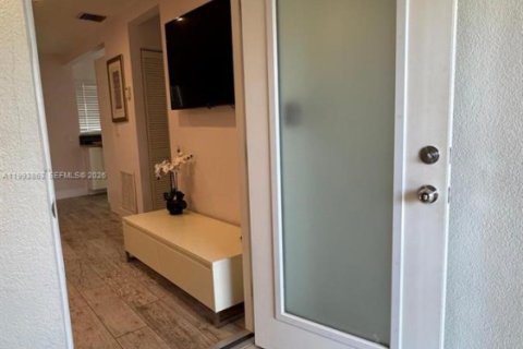 Снять в аренду квартиру в Лейк-Уорт, Флорида 1 спальня, 60.39м2, № 2055676 - фото 3