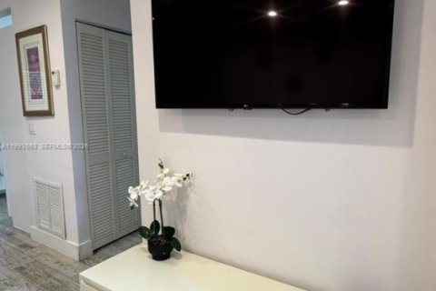 Снять в аренду квартиру в Лейк-Уорт, Флорида 1 спальня, 60.39м2, № 2055676 - фото 4