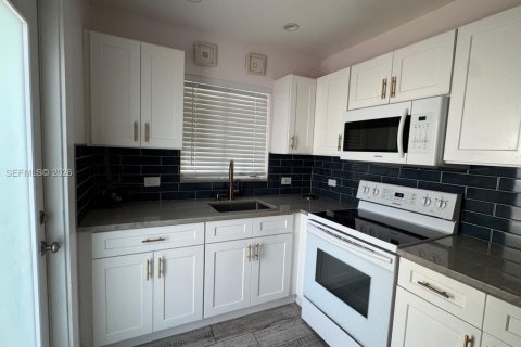 Снять в аренду квартиру в Лейк-Уорт, Флорида 1 спальня, 60.39м2, № 2055676 - фото 8